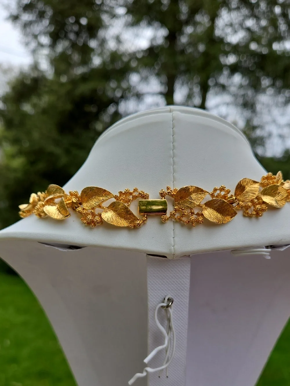 Napier Vintage Gold plated Elegant Gold Leaf Link Necklace - Picture 9 of 16